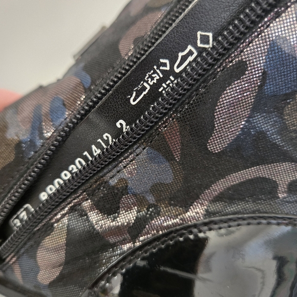 REMONTE Patent Leather Ankle Booties - Blue /Silver Camo,Mirrored Plates. 6.5-7 - Picture 13 of 14